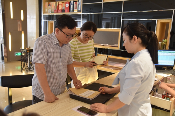 4.深入酒店督查.JPG